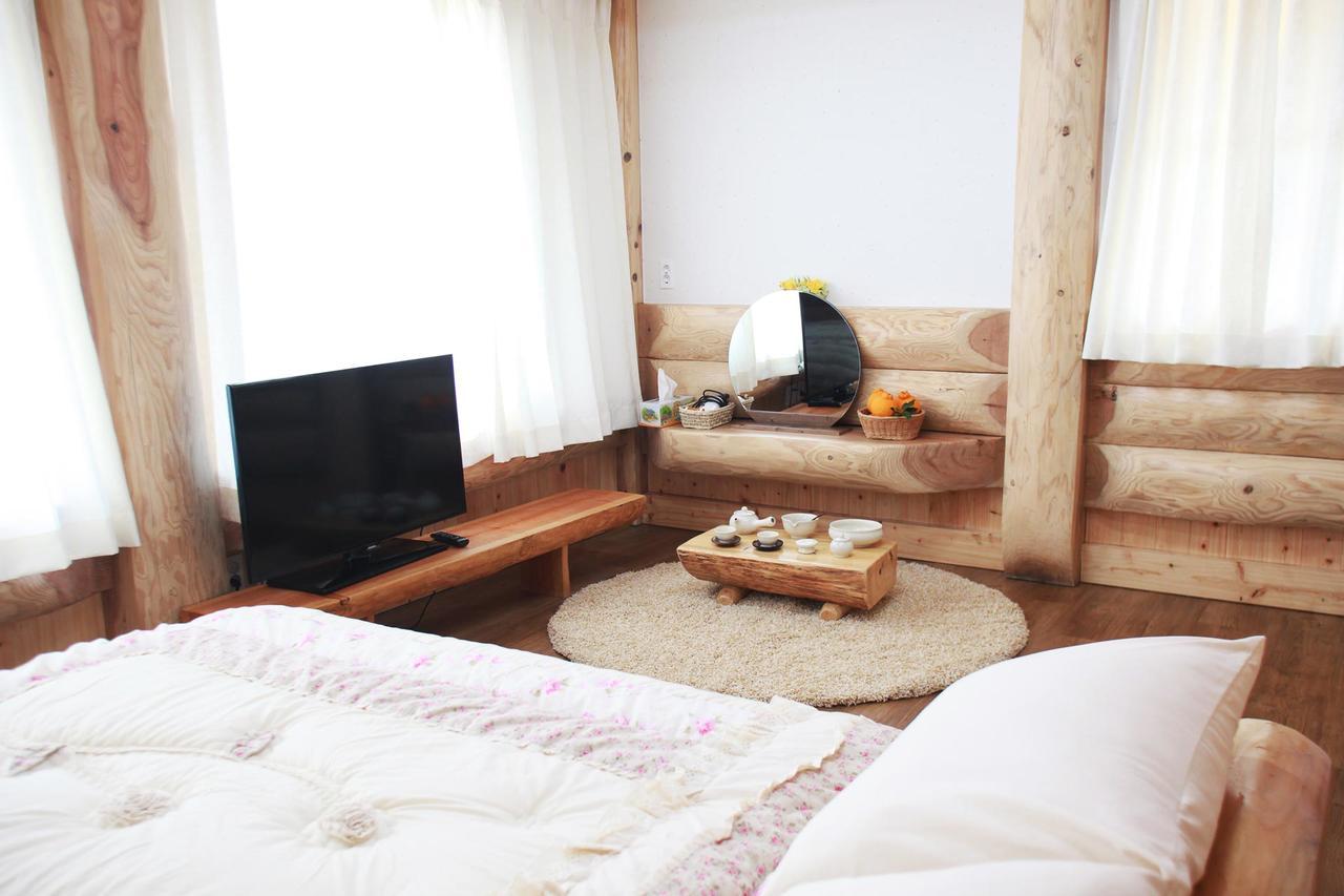 Jeju Bille Log Pension Szogüpho Kültér fotó